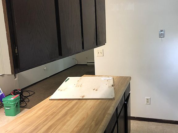 3rd image of 340 Elm St W APT 6