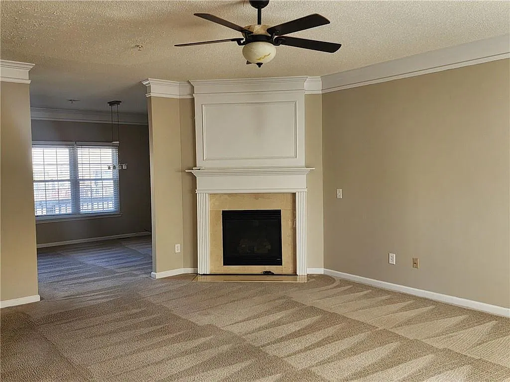 2 bed, 2.5 bath, 1870 sqft, $2,050 — Photo 4
