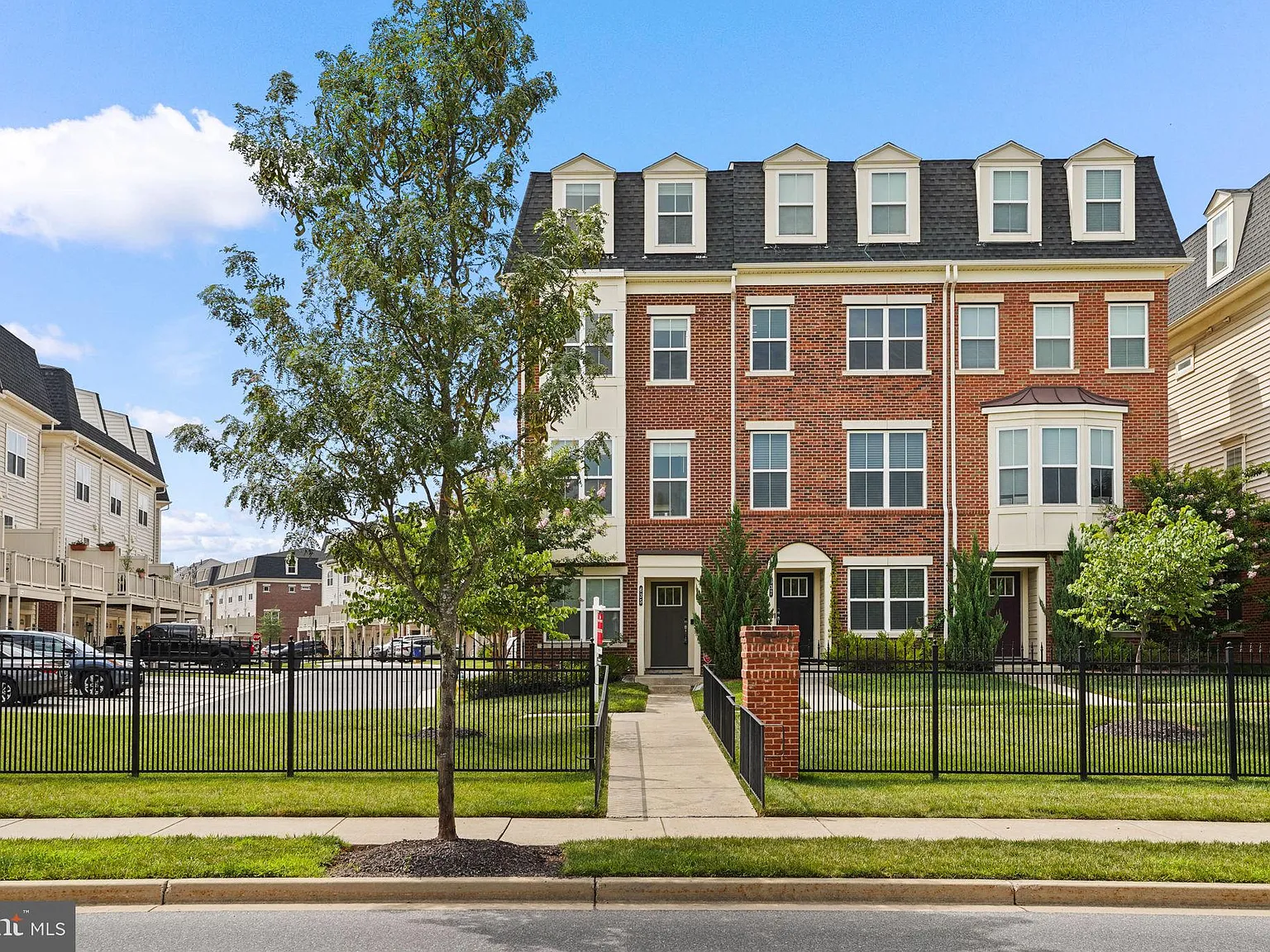 3 bed, 4.0 bath, 1616 sqft, $2,885 — Photo 1