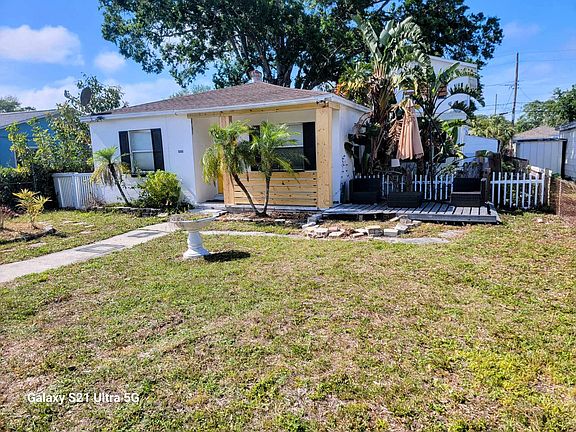 3rd image of 5560 Kelly Dr N