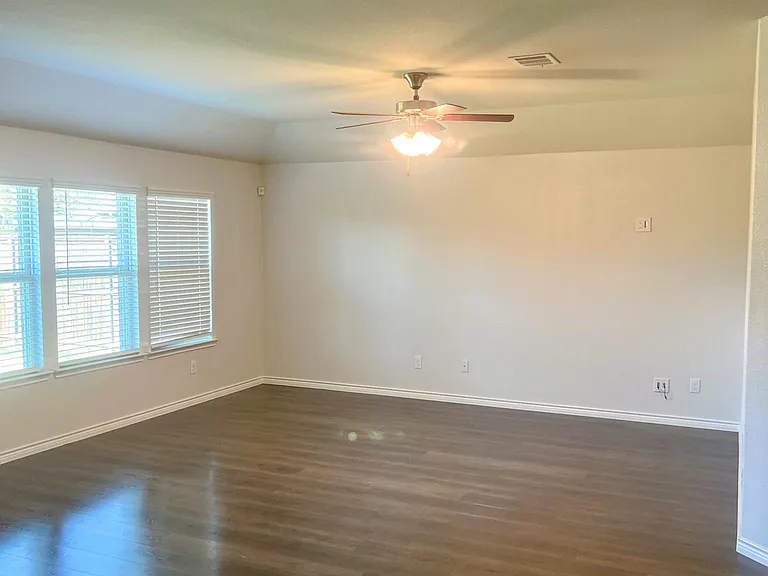 6409 Crownmere Dr — Photo 7