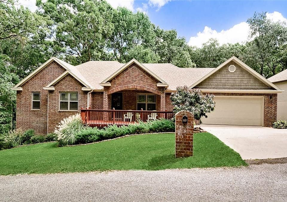 1st image of 8 Hillington Cir
