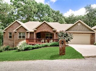 8 Hillington Cir, Bella Vista, AR 72715