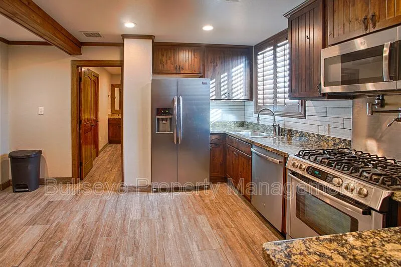1 bed, 1.0 bath, 500 sqft, $1,200 — Photo 4