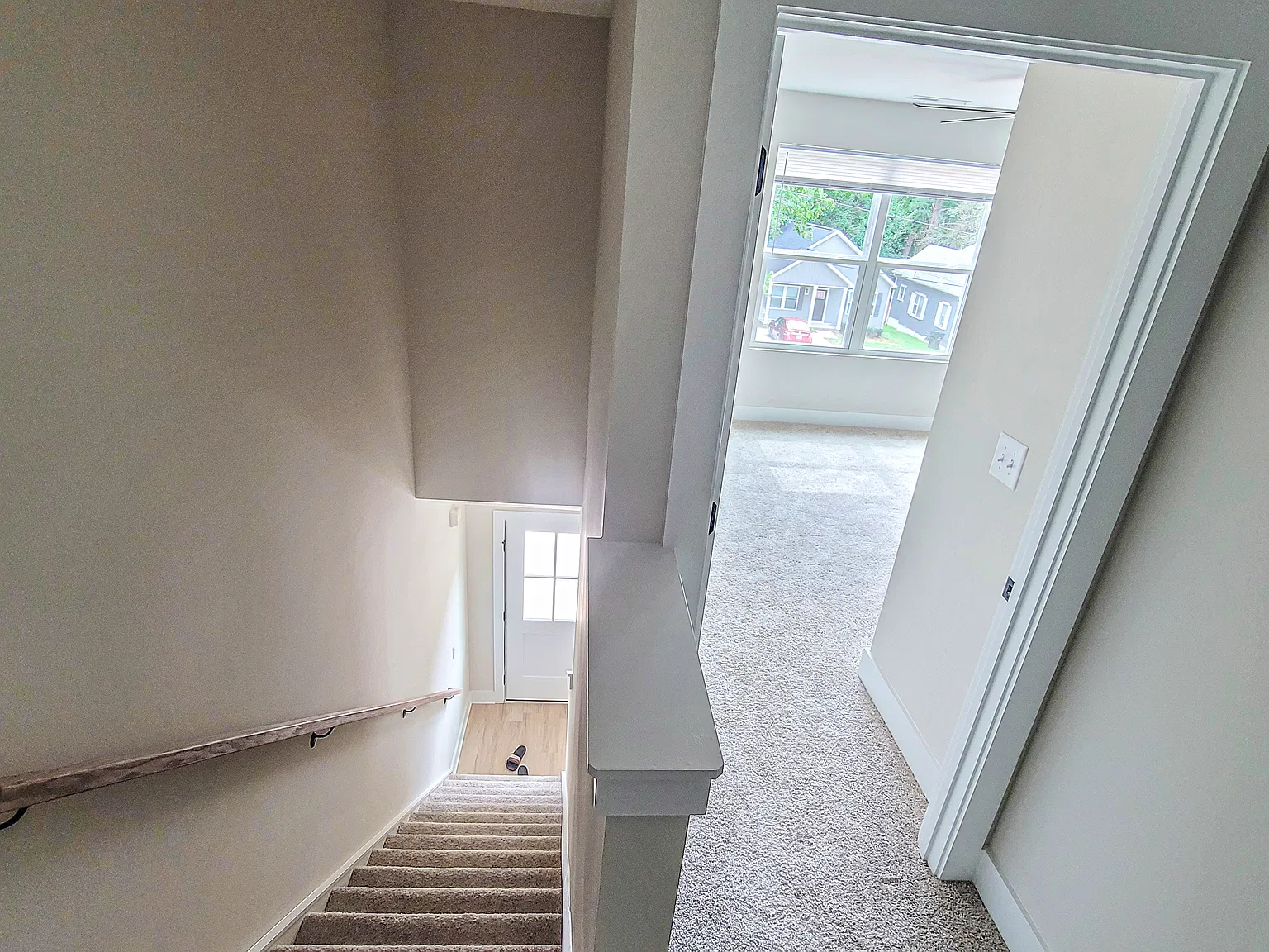 3 bed, 2.5 bath, 1300 sqft, $1,600 — Photo 3