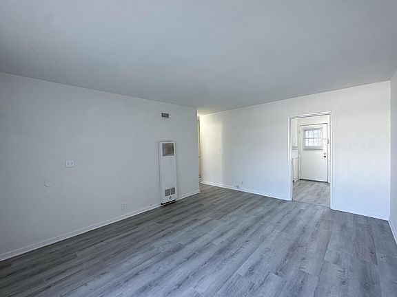 3rd image of 1094 E Villa St
