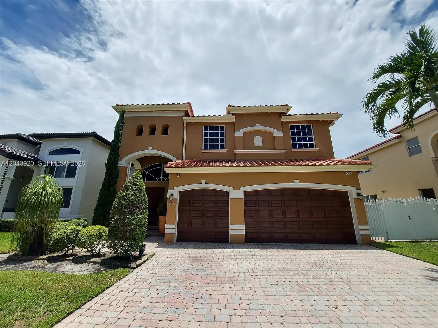 5 bed, 3125 sqft, $5,200 — Photo 2