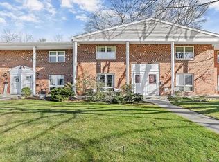 10 Carriage Path N, Milford, CT 06460