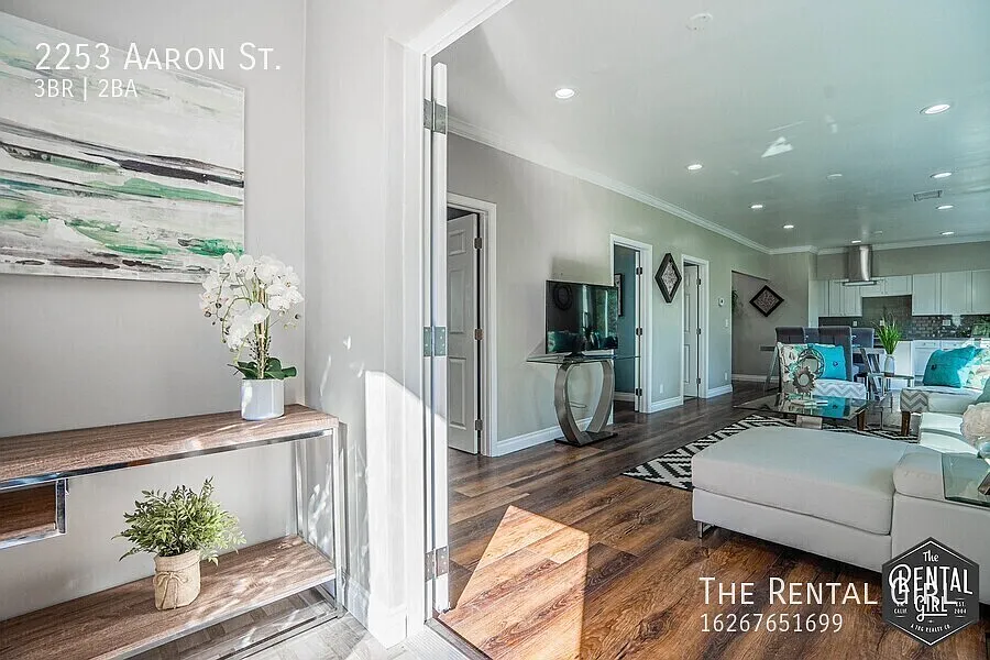 Silver Lake Hillside Hideaway | Bright 3BR Front House | Views + Central AC + Private Patio | Ten... — Photo 4