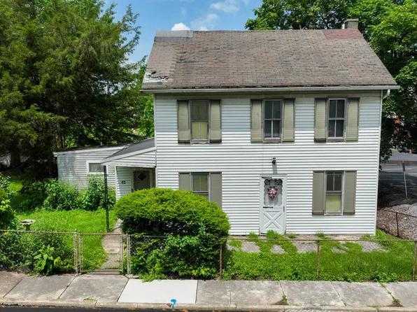 42 S 2nd St, Mount Wolf, PA 17347