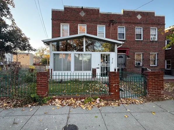 210 Division Ave NE, Washington, DC 20019