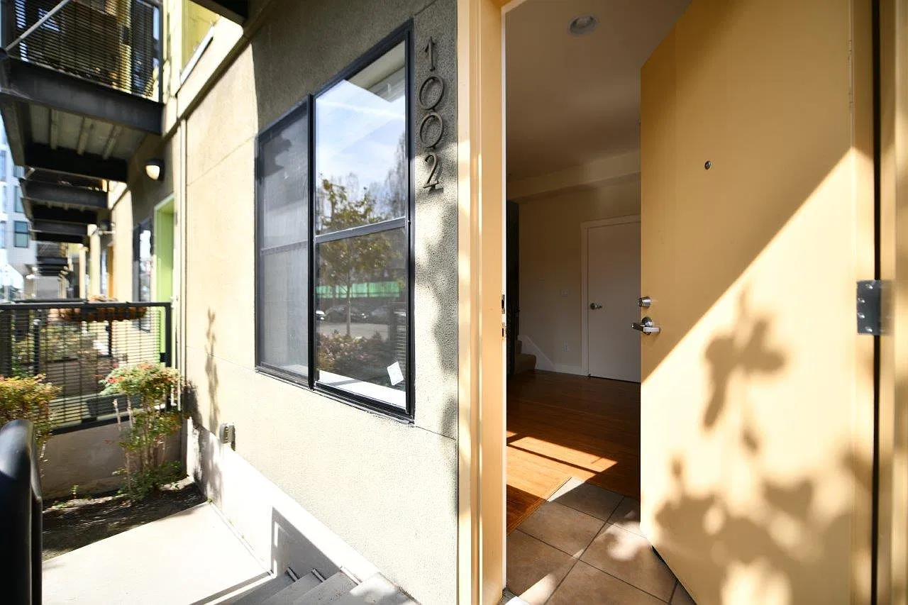 2 bed, 2.5 bath, 1416 sqft, $3,195 — Photo 2