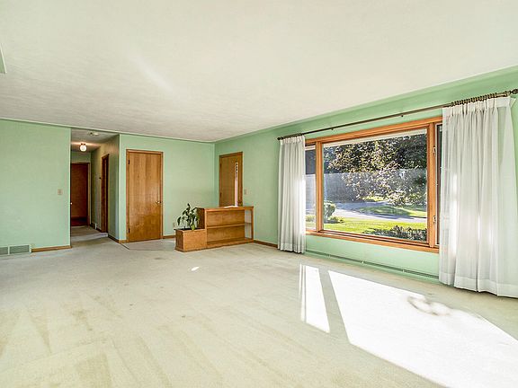 2nd image of 203 Edgehill Dr