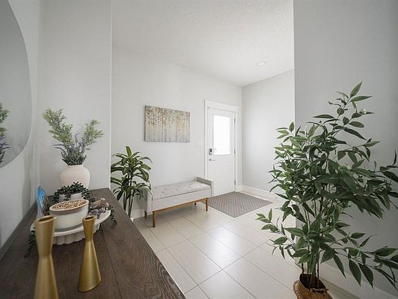 4th image of 340 W Dixon Rd