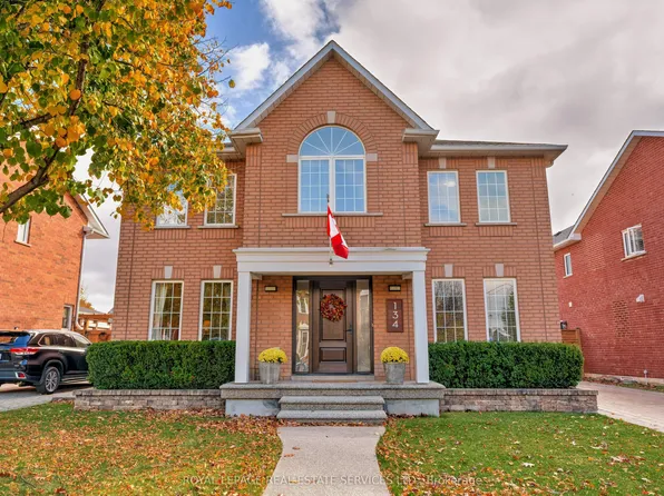 134 Westchester Rd, Oakville, ON L6H 6H9