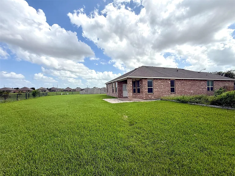 23603 Legano Dr — Photo 30