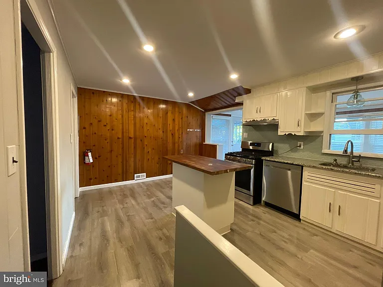 895 Lower Ferry Rd — Photo 10
