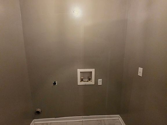 2nd image of 2220 Woodridge Ln APT L