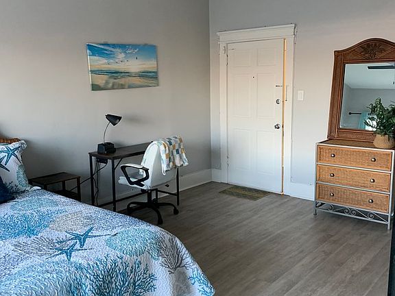 3rd image of 1133 27th St #11