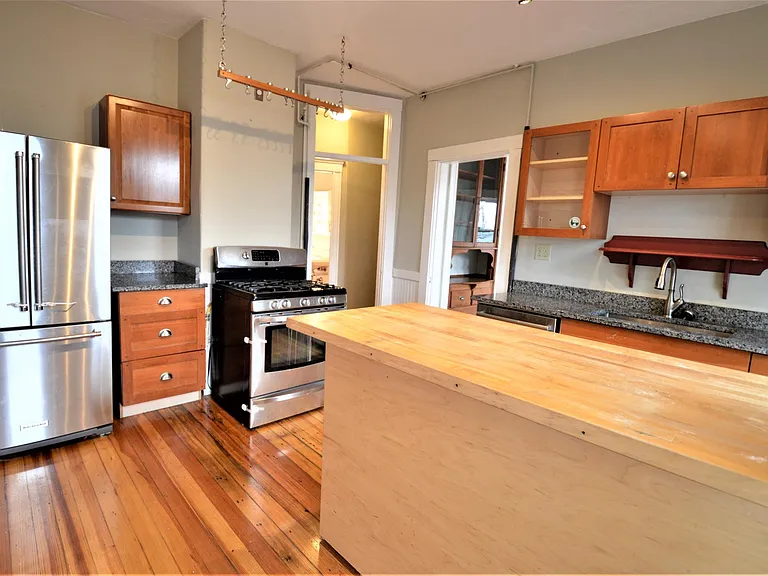 82 Montebello Rd #3 — Photo 2