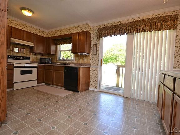 5th image of 208 S Colebrook Dr