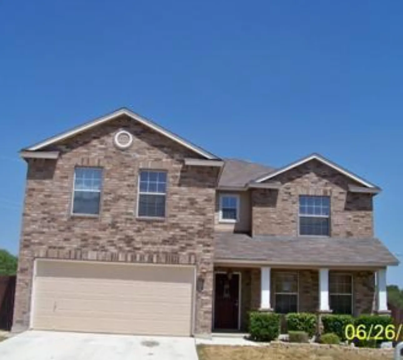 4 bed, 2.5 bath, 2500 sqft, $1,925 — Photo 1