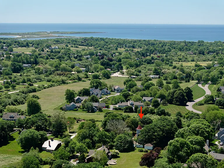 View and Proximity to Second Beach, Sachest Point, and the bird sanctuary. Providing stunning walking trails...