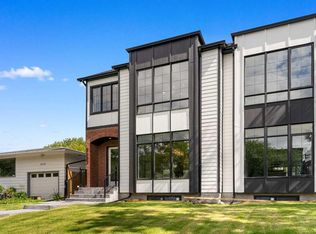 2632 W 36th St SW, Calgary, AB T3E2Z8