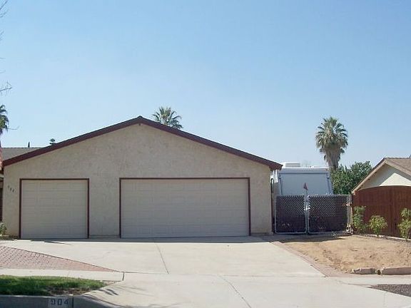 3 car garage + RV/Boat Parking