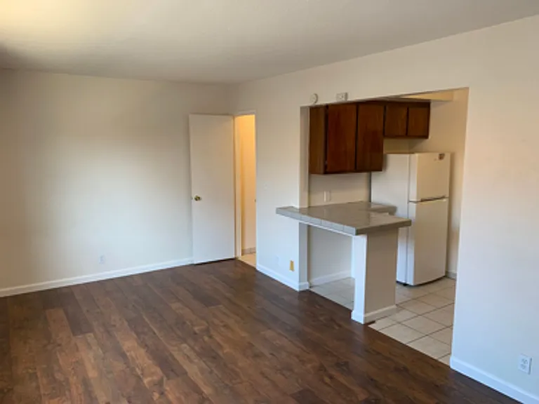 420 Ellwood Beach Dr — Photo 2
