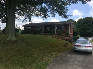 133 Roger Cir, Hurricane, WV 25526