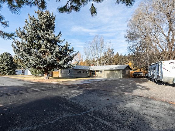 2nd image of 312 NE Orchard Ln