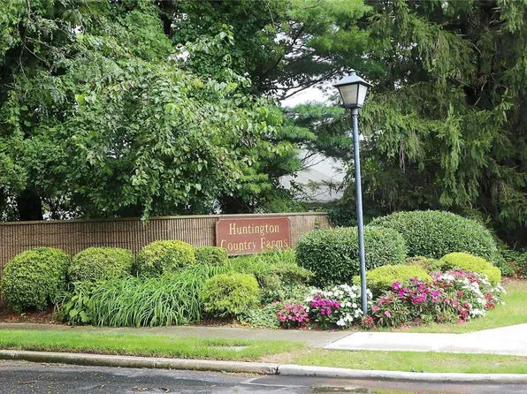 45 Blacksmith Court #45, Huntington Station, NY 11746