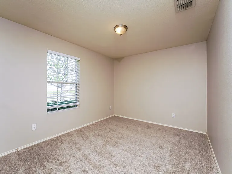 1209 Lambert Dr — Photo 13