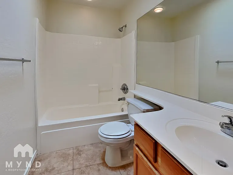 10524 W Almeria Rd — Photo 25