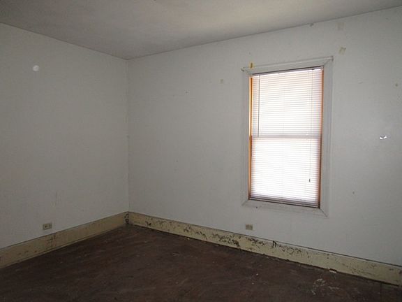 4th image of 534 N Poplar St