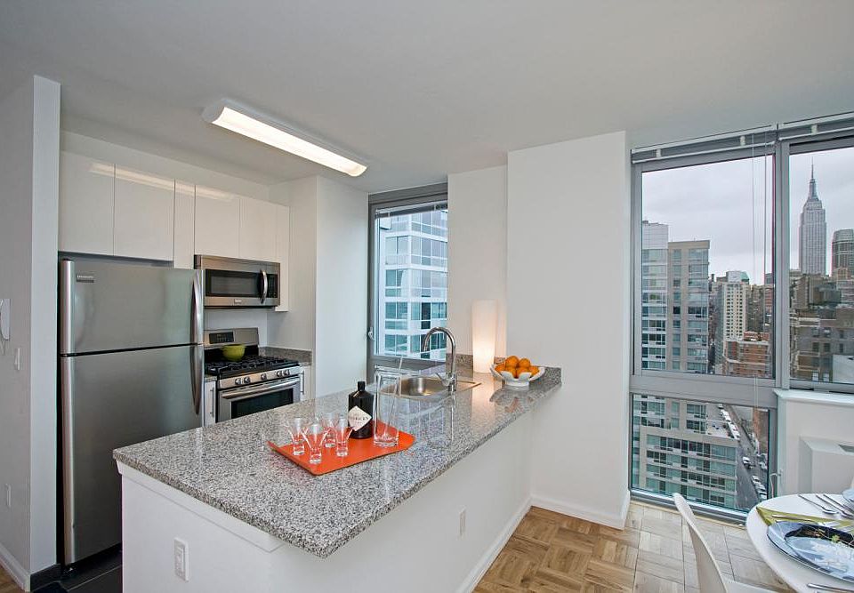 1st image of 505 W 37th St APT 32A
