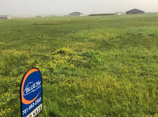 418 Sunset Dr, Devils Lake, ND 58301