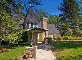 1079 Sherwood Rd, Lake Arrowhead, CA 92352