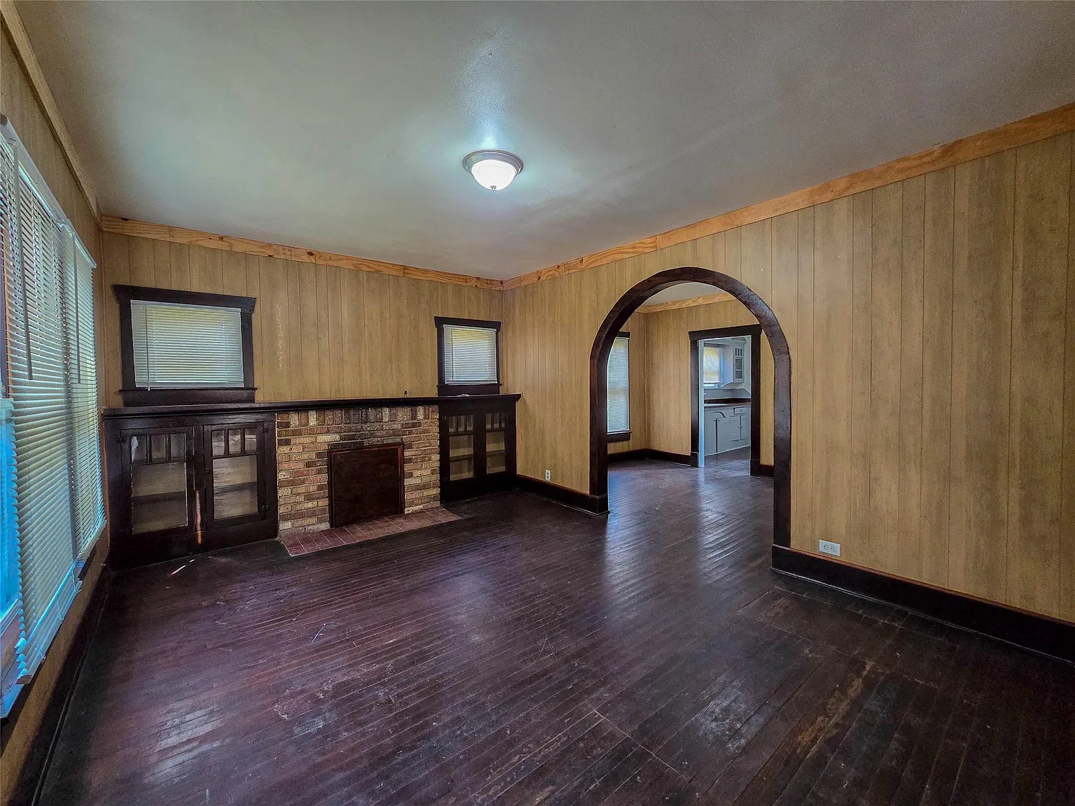2 bed, 1.0 bath, 3312 sqft, $1,575 — Photo 2