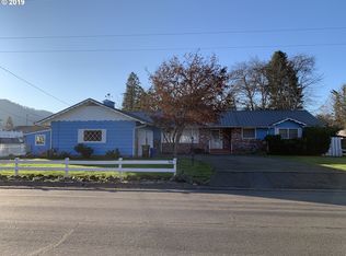 540 W Elizabeth St, Roseburg, OR 97471