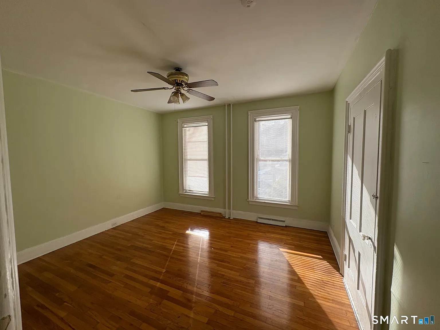 3 bed, 1.0 bath, 1228 sqft, $2,295 — Photo 2