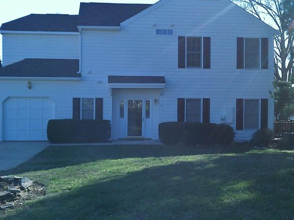 Front of Townhouse faces Cul de Sac