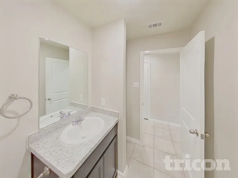 1812 Fairbanks Dr — Photo 13