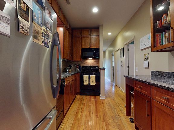 5th image of 1423 W Melrose St #1