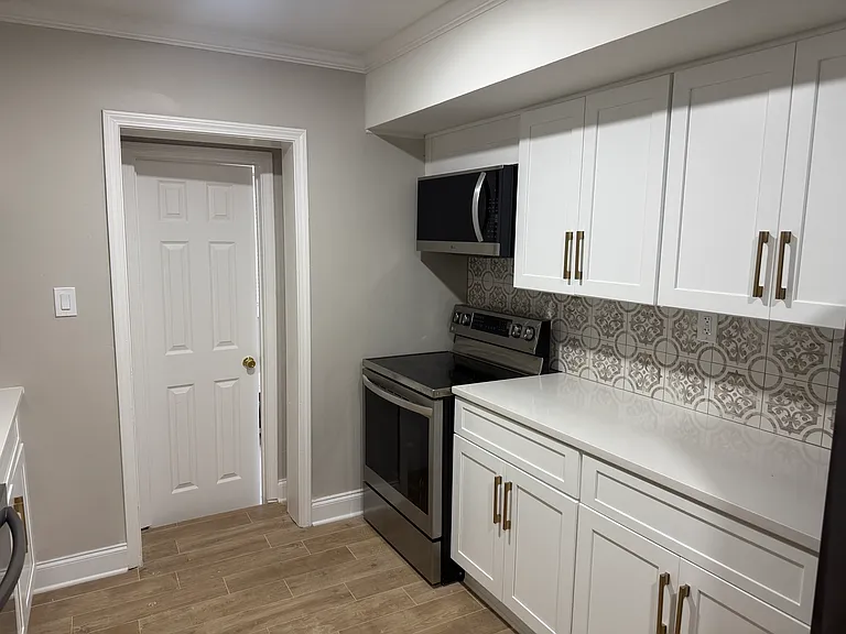 Stainless Steel appliances
Door leads to flex room off kitchen