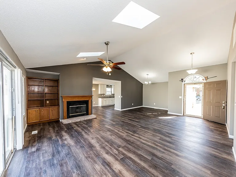 1113 S Walnut St — Photo 4