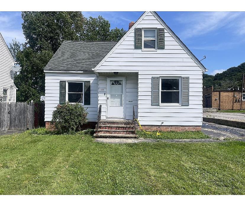 1st image of 1575 E 221st St
