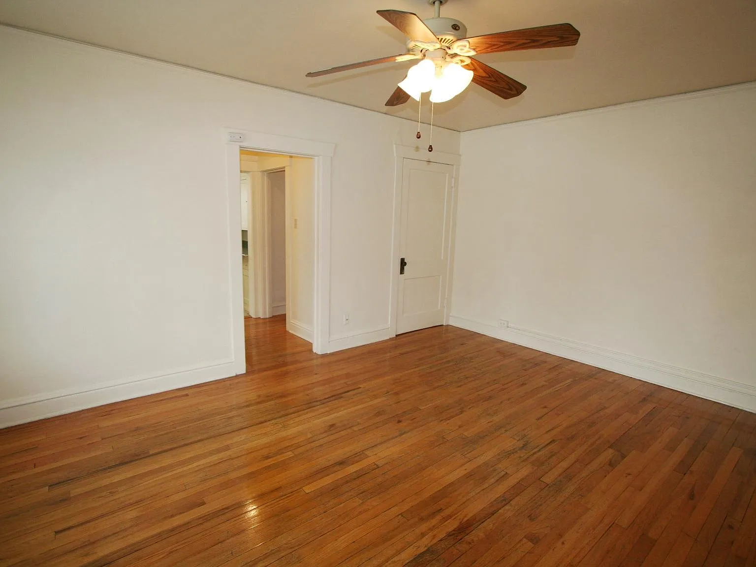Studio, 460 sqft, $1,095 — Photo 2