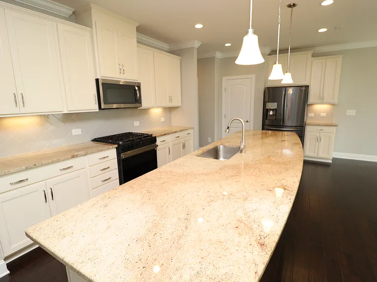 410 Boscawen Ln — Photo 4